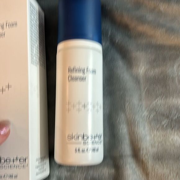 NIB SKINBETTER Science Refining Foam cleanser - Picture 6 of 6